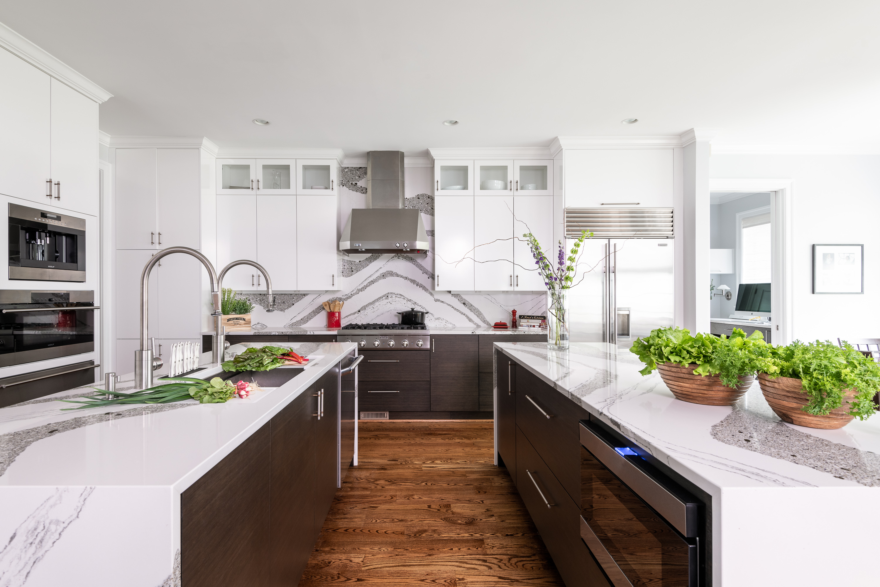 The kitchen features granite countertops, electric appliances, and